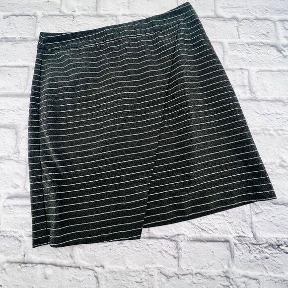 NOT FOR SALE            Loft Skirt Womans 4 Grey White Stripe Asymmetrical Faux - Picture 1 of 7
